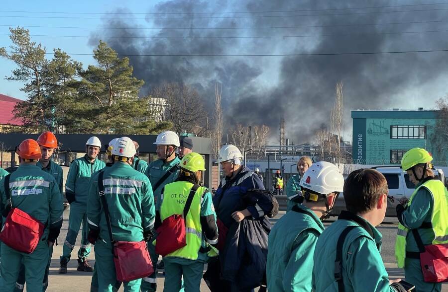 «Мы пережили горе»: в Нижнекамске продолжаются поиски 5 человек после пожара на НКНХ