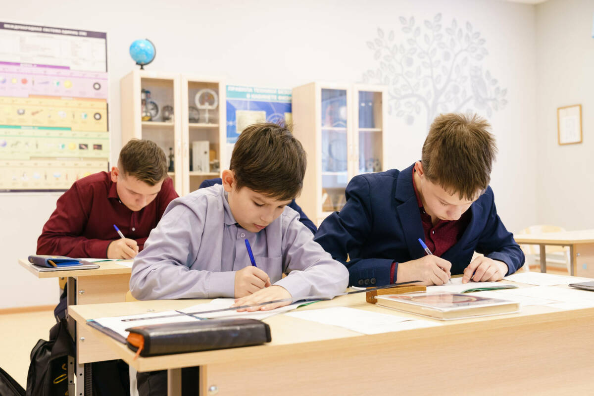 Во всех школах России с 1 сентября 2027 года введут оценку за поведение