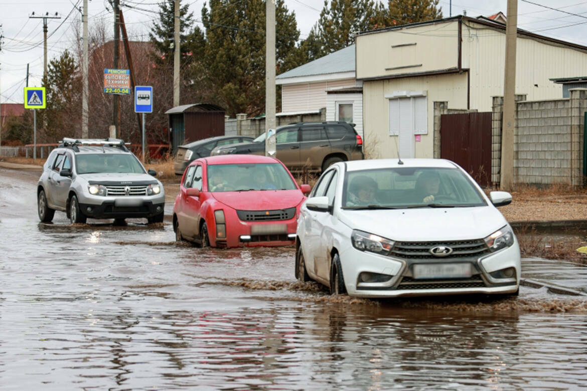 Аномально теплая весна ускорила таяние снега в Казани и повысила риски подтоплений, однако пока ситуация остается под контролем. Власти предупреждают: апрель может принести резкие изменения погоды, и даже небольшие реки при потеплении способны выйти из берегов.