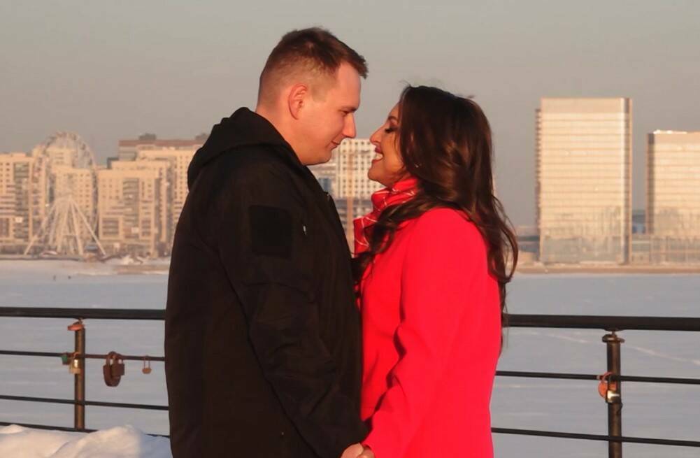 Увидев певицу татарской эстрады Римму Никитину, боец с позывным Нельсон потерял голову. Он придумал настоящий план по завоеванию ее сердца. Но когда потерял ногу, мечты, казалось ему, рухнули – он думал, что никому не нужен. Тогда уже Римма сама взяла все в свои руки и стала новым смыслом жизни для Наиля. Историю их любви недавно узнала вся страна.