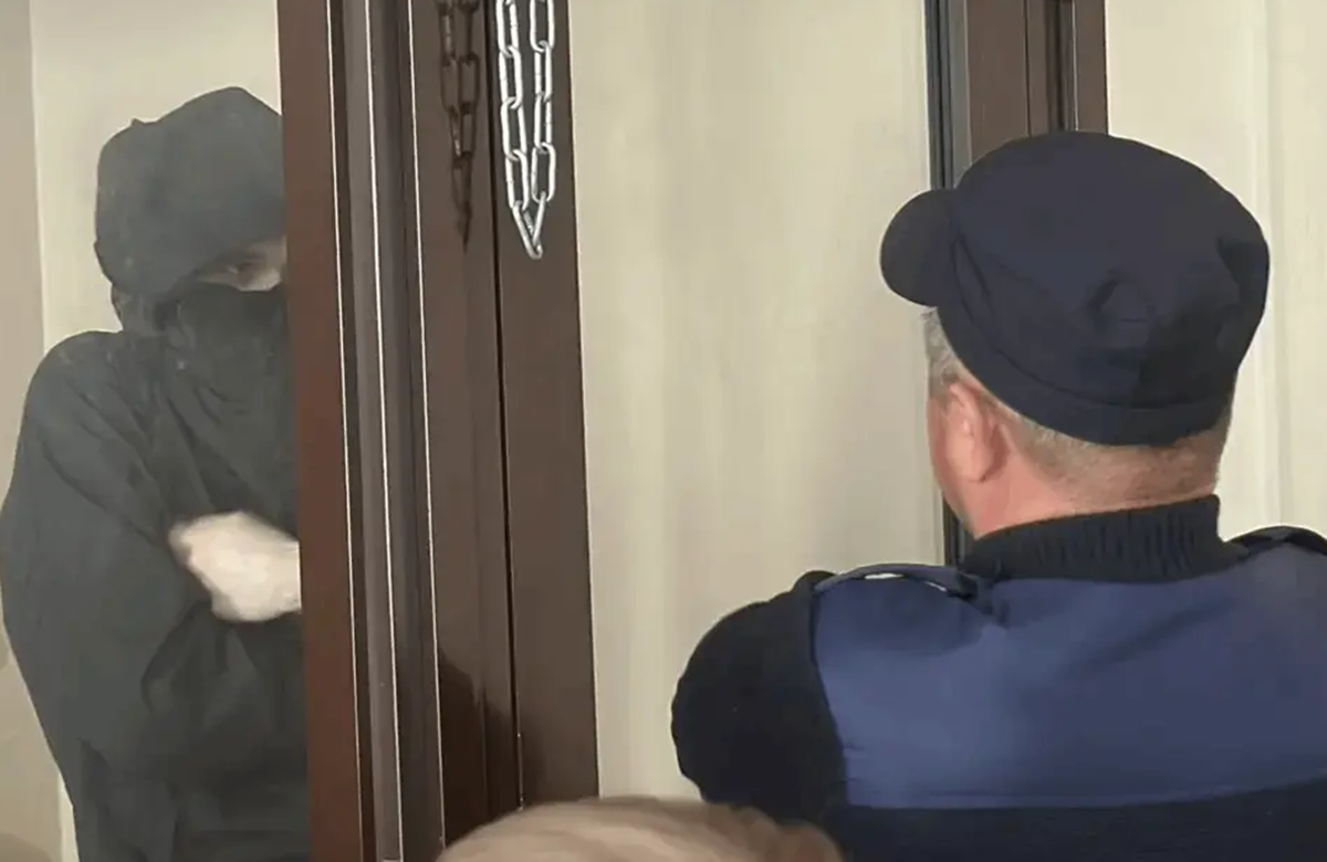 В Казани судят мужчину, укравшего во время обыска 4,8 млн рублей с криптокошелька обвиняемого в организации платформы по отмыву денег. В этой краже мужчина обвинил двух полицейских, дав ложные показания, после чего они успели стать фигурантами уголовного дела. Подробности – в репортаже «Татар-информа».