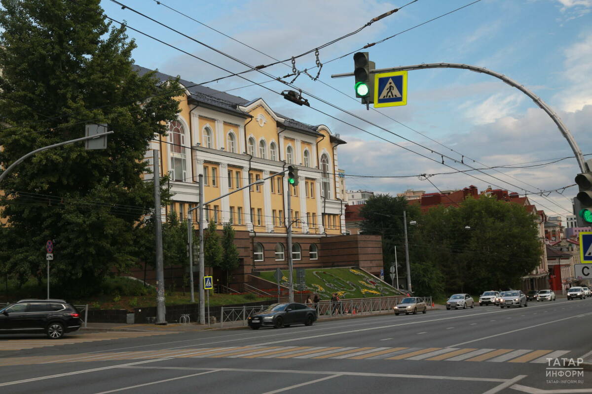 Автоэксперт рассказал, можно ли проезжать на мигающий зеленый сигнал светофора