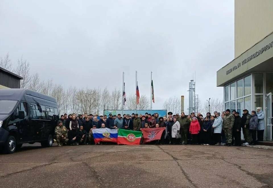 В Нижнекамске проводили контрактников в подразделения БПЛА, ПВО и «БАРС»