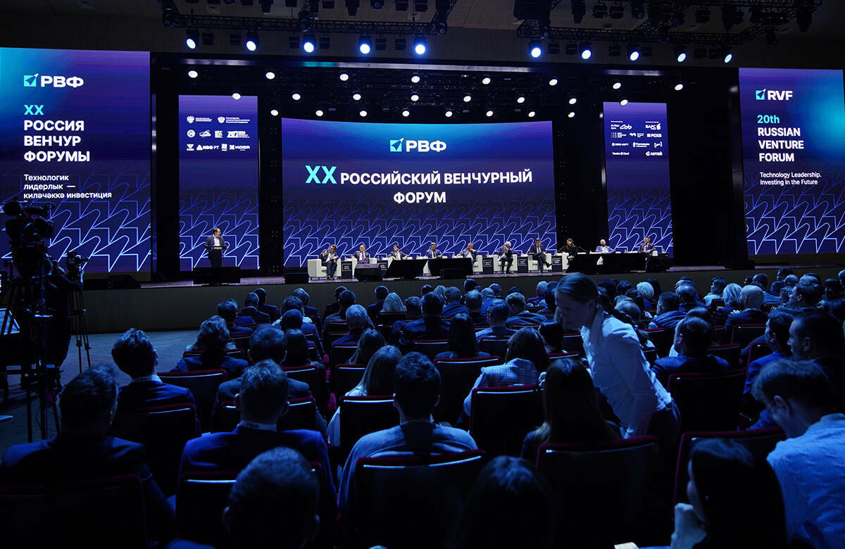 Пленарное заседание Российского венчурного форума собрало полный зал. Фурсенко рассуждал о дуализме венчурного рынка, Фальков предложил увеличить сумму грантов на поддержку студенческих стартапов, а Минниханов поддержал татарстанские проекты, подавшиеся на федеральный грант. Ключевые мысли участников заседания – в репортаже «Татар-информа».