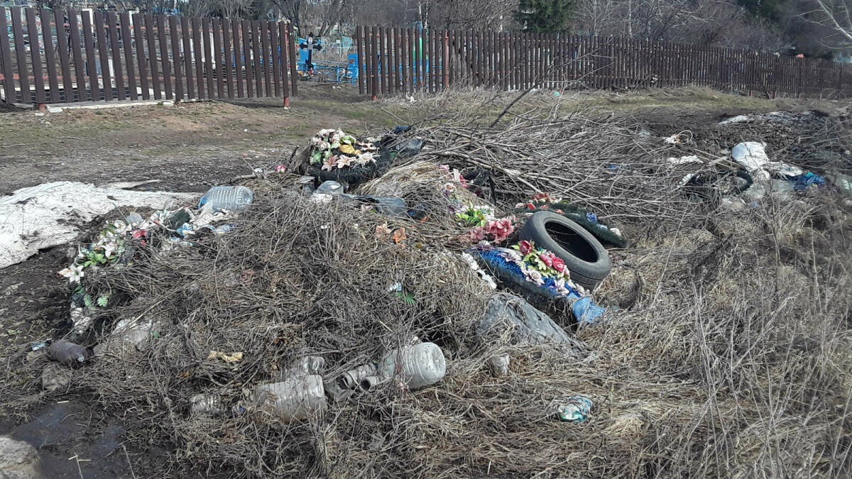 Свалку рядом с кладбищем обнаружили в Бугульминском районе РТ