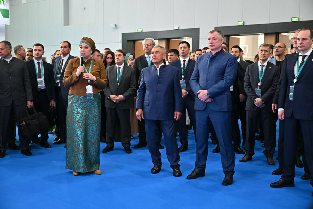 Минниханов и Хуснуллин осмотрели выставку КазаньФорума