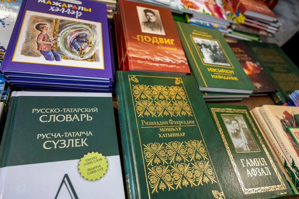 «Татнефть» передала около 450 книг сельской школе в Азнакаевском районе