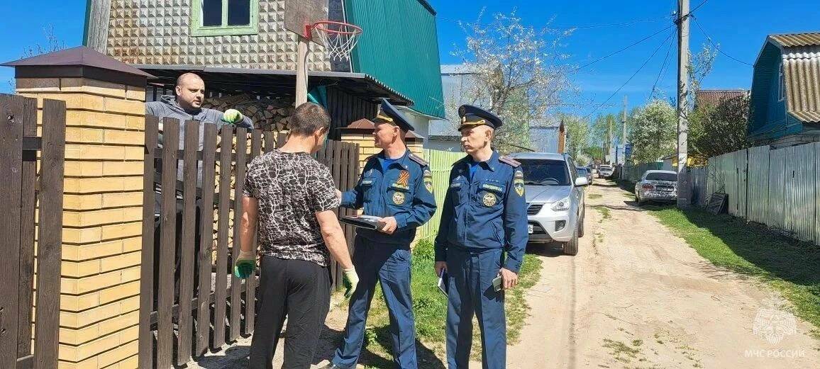 Под Казанью МЧС проверяет, соблюдают ли садоводы правила пожарной безопасности