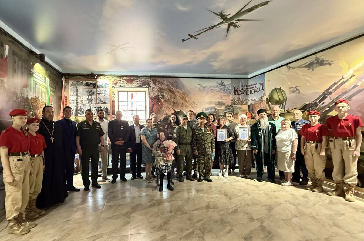 Участникам СВО и волонтёрам в Бугульме вручили государственные награды