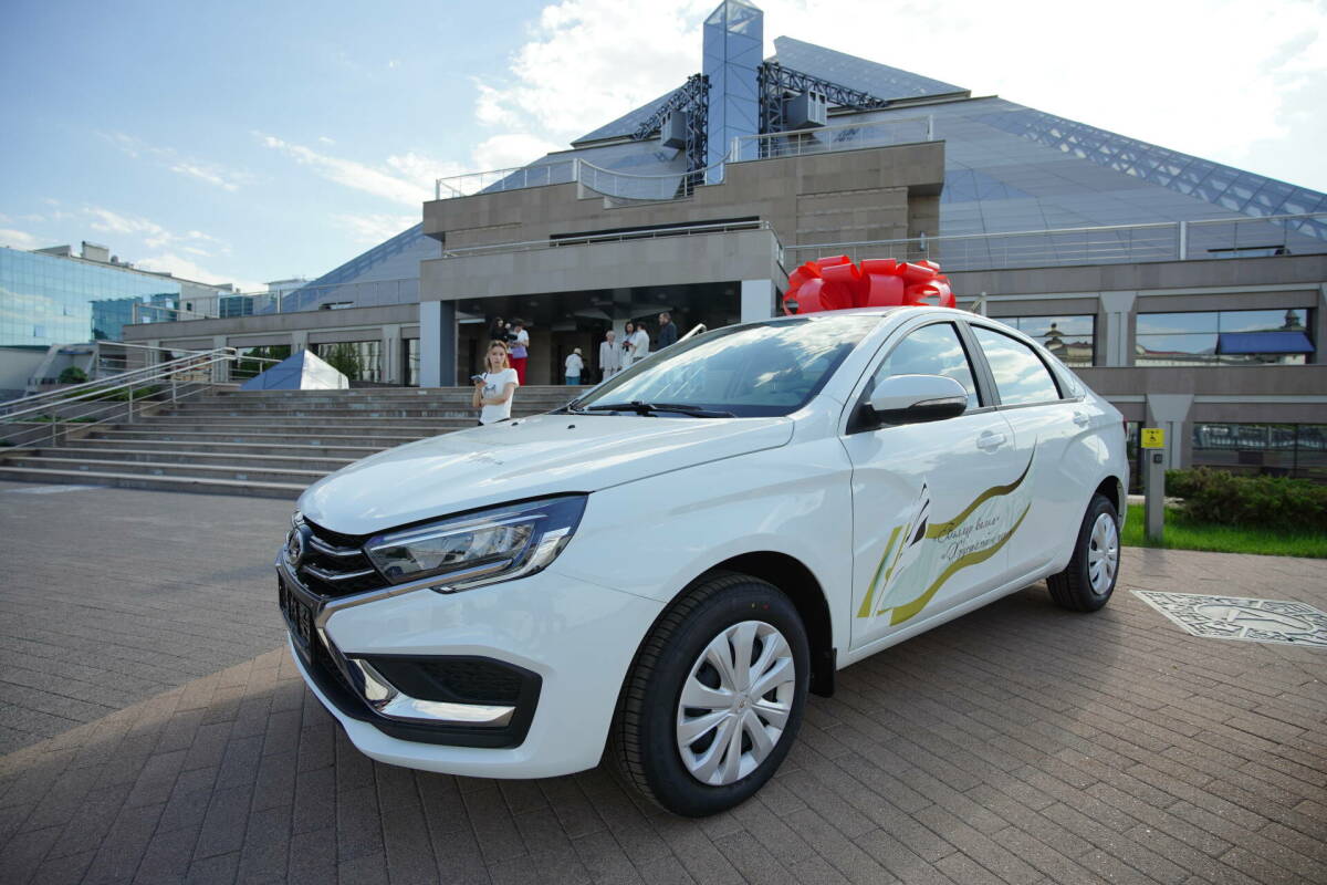 «Хрустальное перо – 2026»: кто стал лауреатом конкурса и получил главный приз – автомобиль