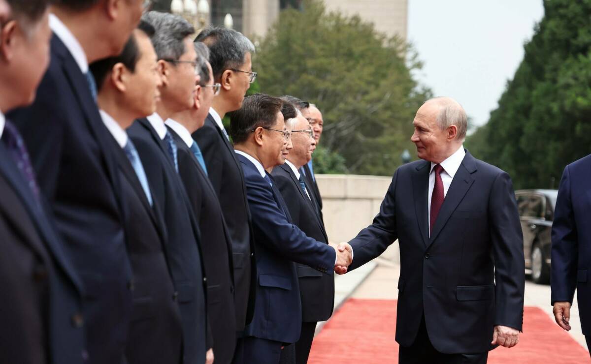 Переговоры Путина и Си Цзиньпина в Пекине: безвиз до 2027 года, «Сила Сибири – 2» и жесткие заявления в адрес Запада