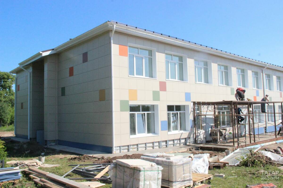 Айзатуллин доложил о ходе капремонта соцобъектов в Татарстане