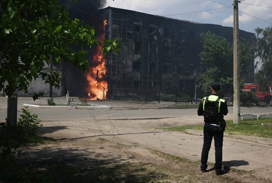 Число жертв атаки на педколледж в ЛНР выросло до десяти
