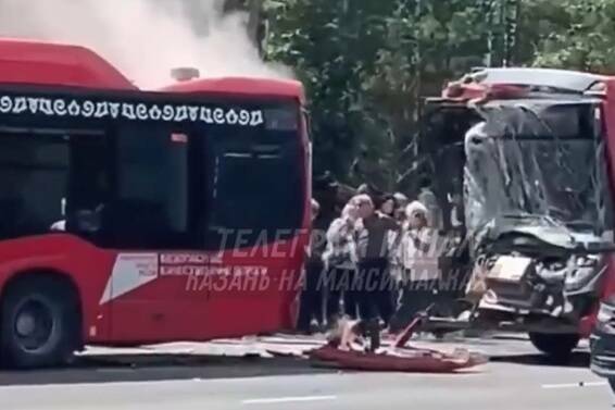 Два «краснобуса» столкнулись на Горьковском шоссе в Казани, есть пострадавшие