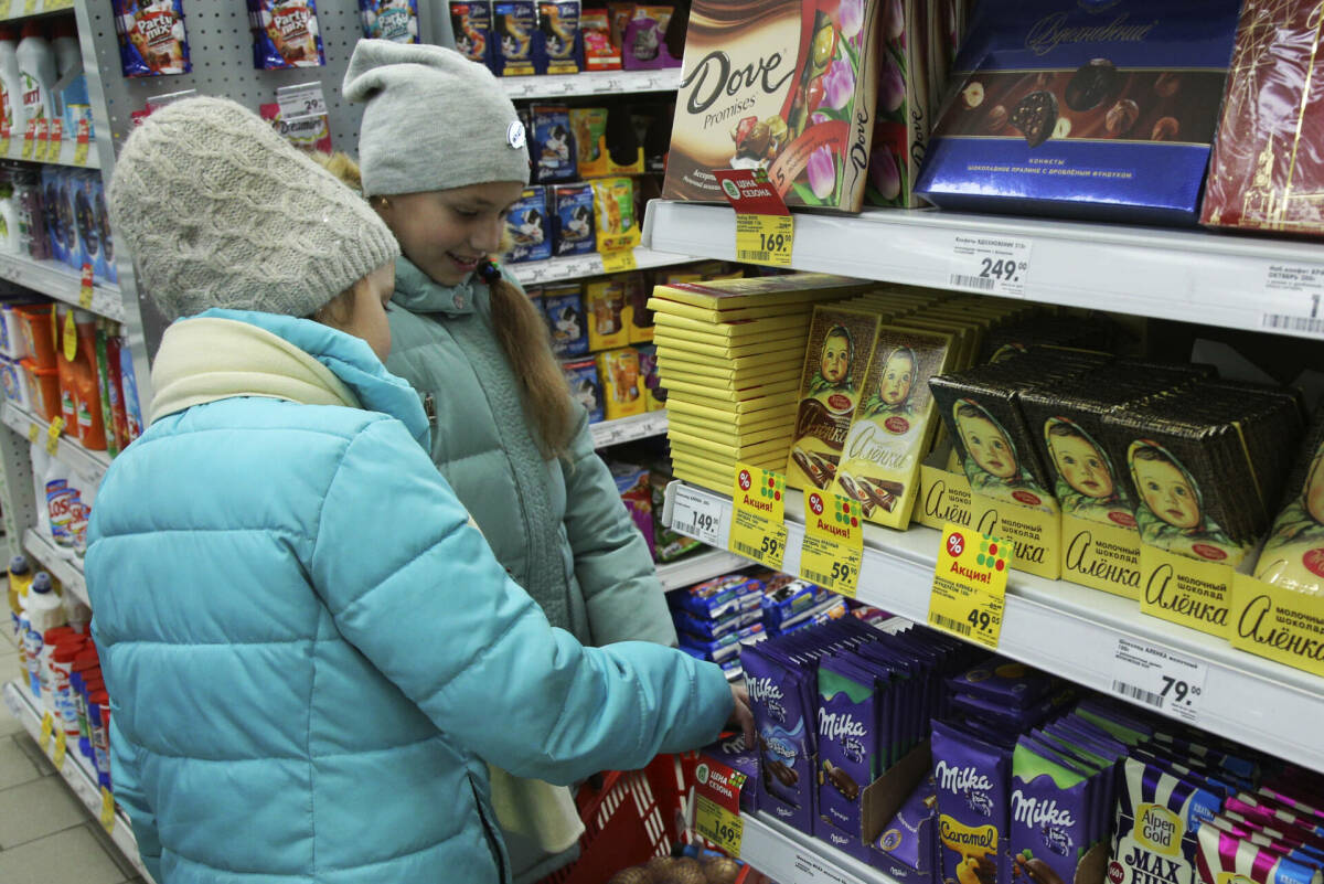 Годовая инфляция в Татарстане после мартовского подскока за 7% снизилась в апреле до 6,75%. Это все еще выше, чем и в целом по стране (5,58%), и в Приволжском федеральном округе (6,37%). При этом в месячном разрезе впервые с августа прошлого года была зафиксирована дефляция. О трендах апреля – в обзоре аналитического центра «Татар-информа».