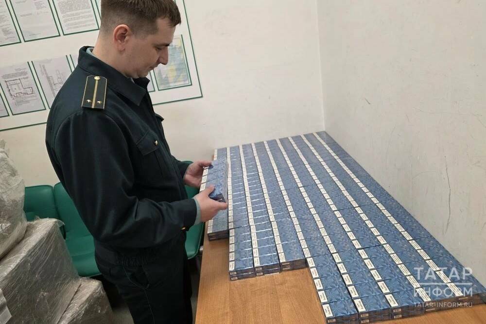 Иностранца с 2 тыс. пачек сигарет задержали в аэропорту Казани