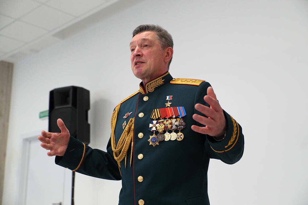 Александр Лапин военным медикам: «Вы – лучшие представители нашего народа»