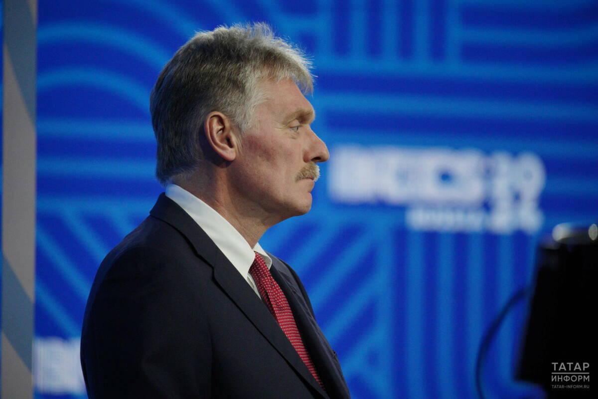 Песков: России не нужны дозволения для проведения парада Победы