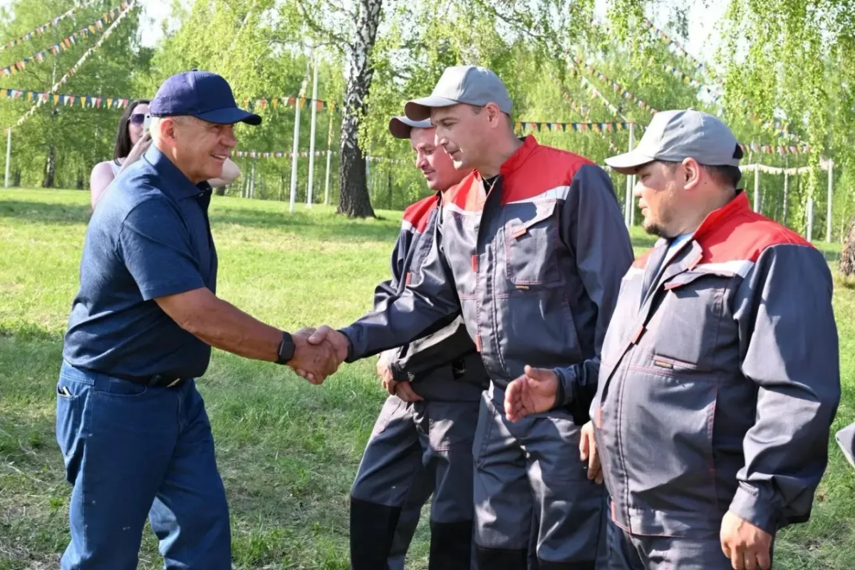 Минниханов ознакомился с ходом весенне-полевых работ в Лениногорском районе