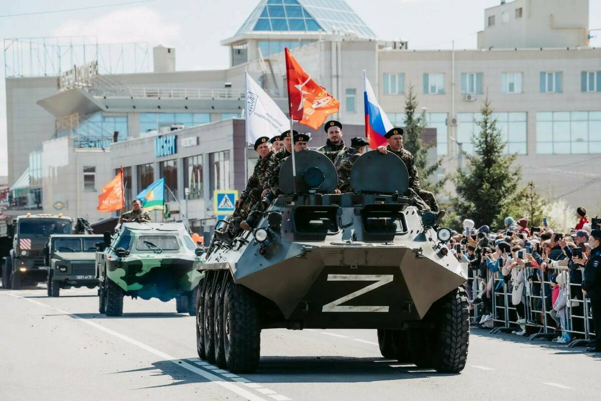 Высокогорский район отметил День Победы шествием, бронетехникой и концертом