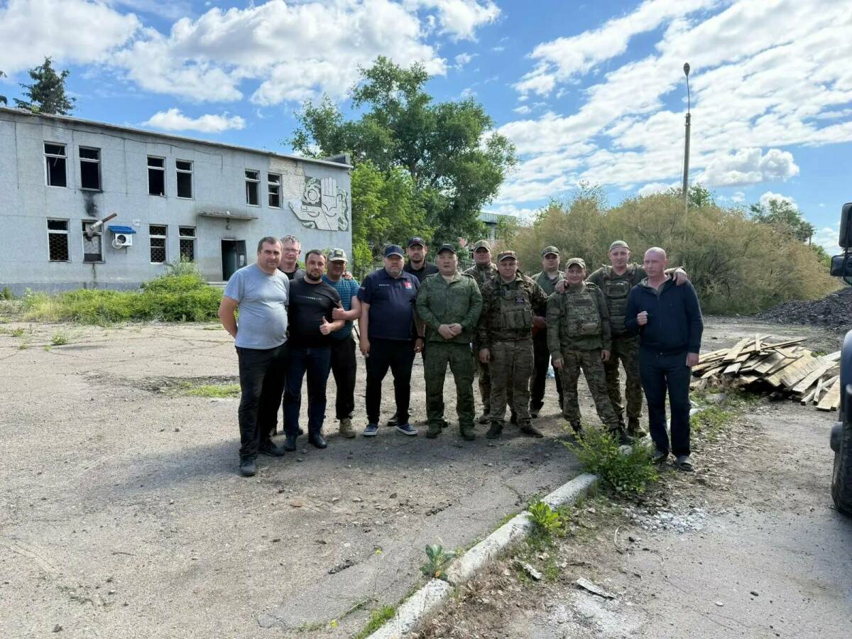 «Важно было передать частичку тепла»: Евгений Варакин встретился с бойцами в ЛНР