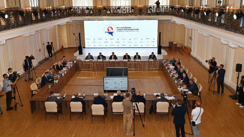 Ахметов принял участие в юбилейном заседании Совета законодателей ПФО