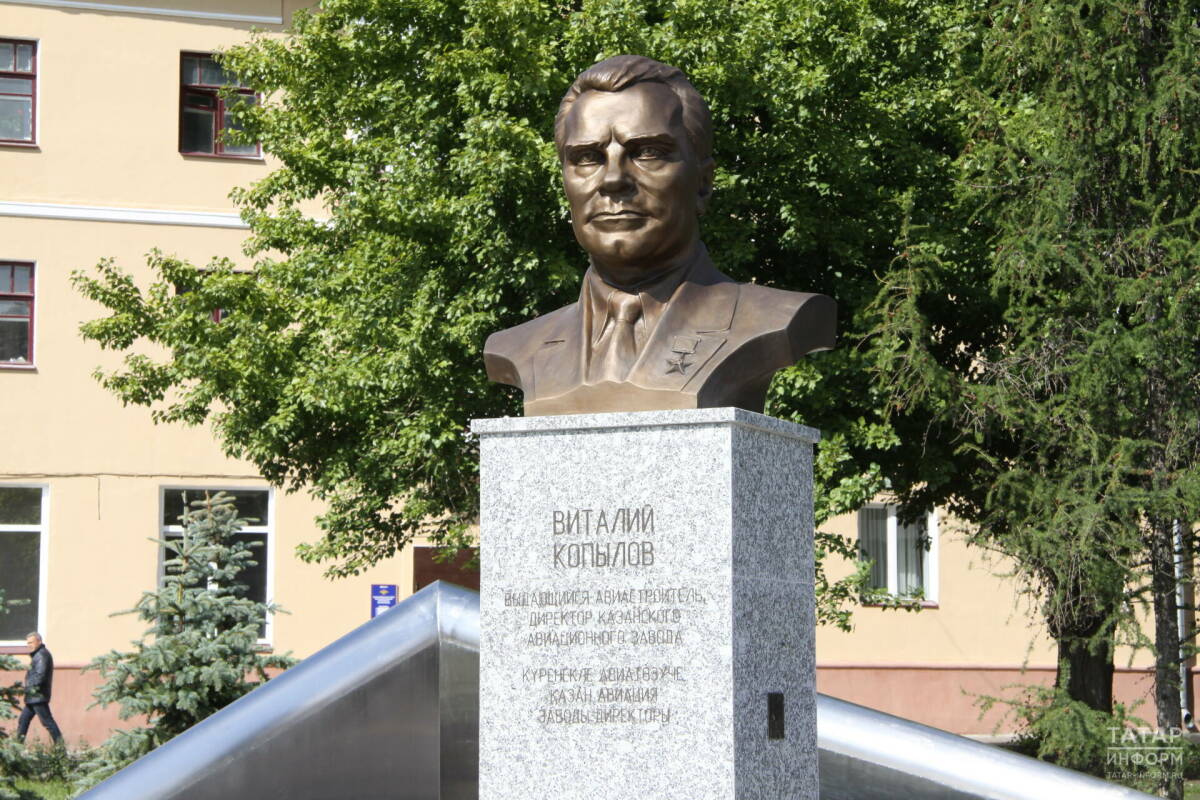 Виталию Копылову – 100 лет. «Красный директор», который строил самолёты и города