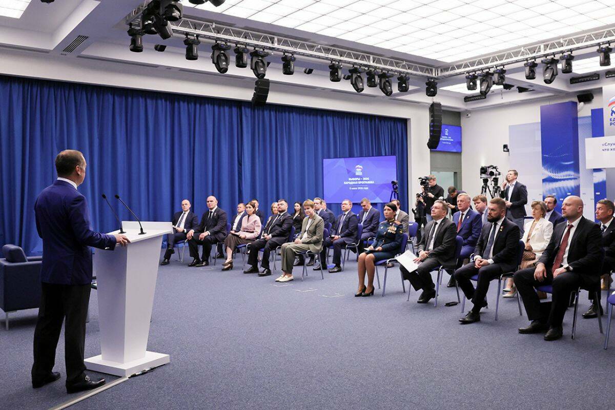 Медведев назвал семь вызовов для новой Народной программы «ЕР»