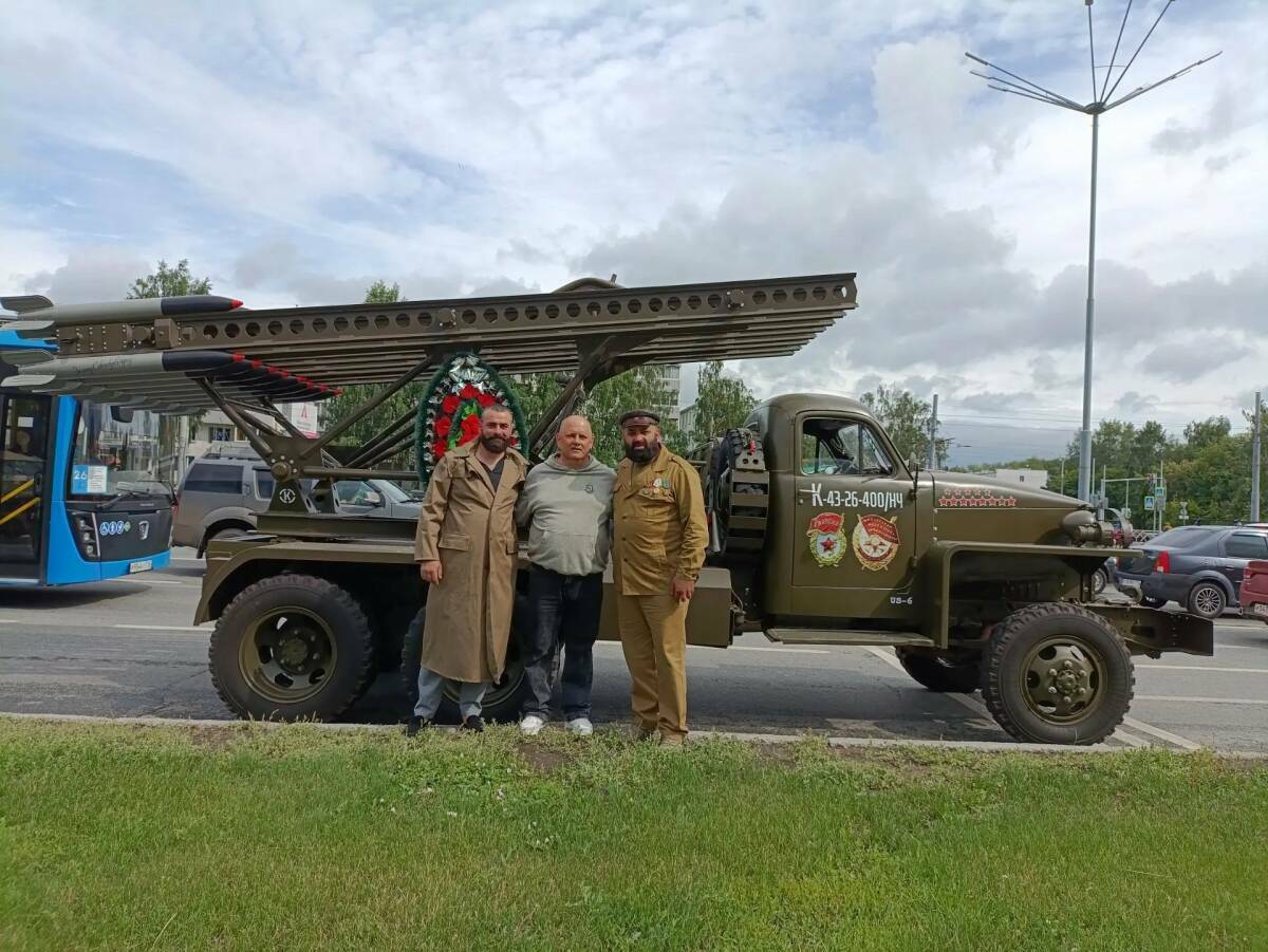 Восстановленная военная техника прошла по Набережным Челнам в День памяти и скорби