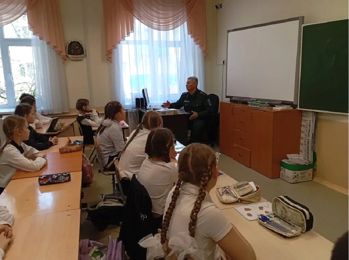Участник программы «Батырлар» провел экоурок для школьников Альметьевска