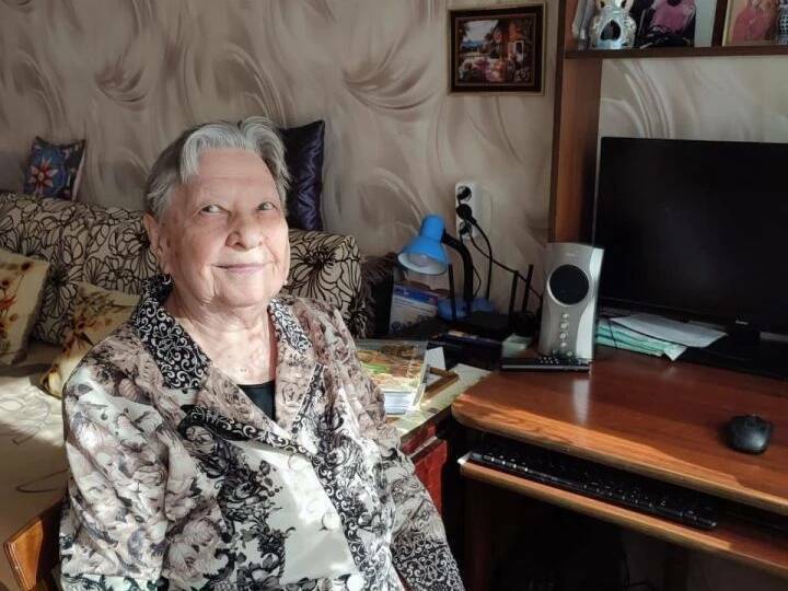 Пережившая войну жительница Лениногорска помогает бойцам СВО