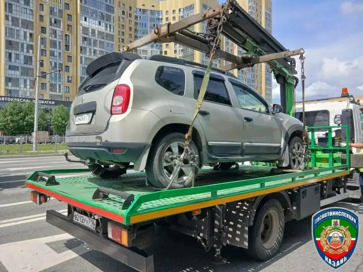 У водителя из Казани конфисковали иномарку за долги по штрафам и налогам