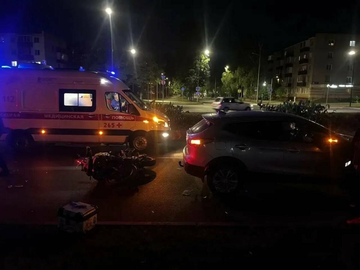 В Нижнекамске мотоциклист получил перелом плеча в ДТП с легковушкой