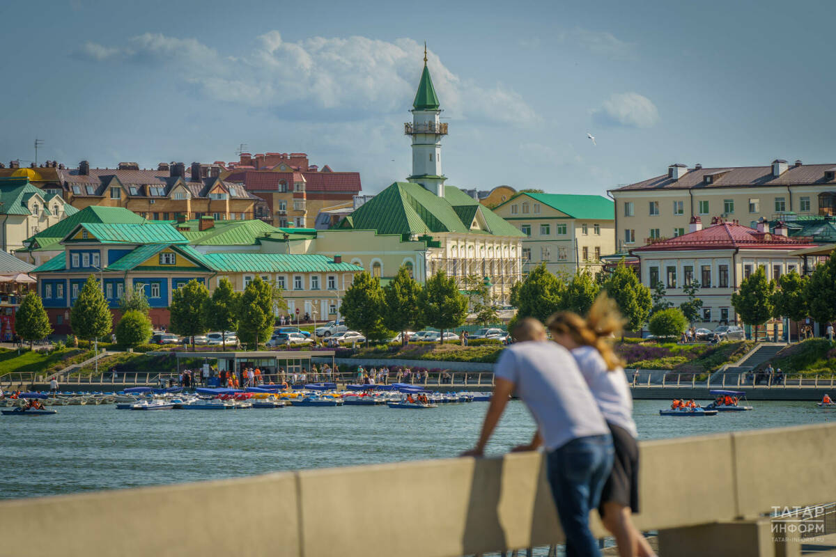 Летний вайб на озере Кабан: здесь будут медитировать, смотреть кино, пить кофе и встречать закаты