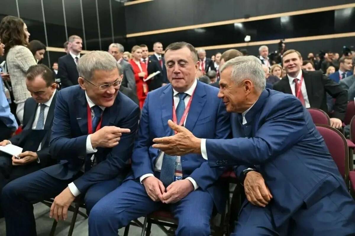 Минниханов и Хабиров встретились на ПМЭФ