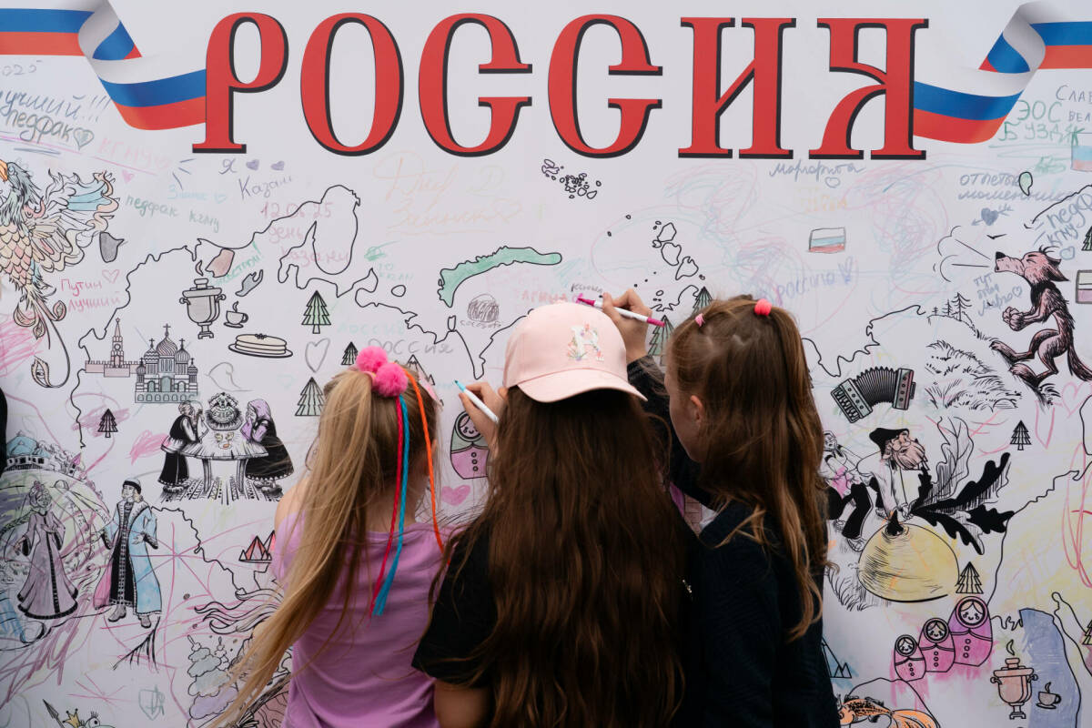 В Татарстане, как и по всей стране, эта рабочая неделя будет сокращенной из-за празднования Дня России. Администрация Казани активно готовится к мероприятиям, которые затронут не только 12 июня, но и другие дни. Как столица республики готовится к одному из главных государственных праздников страны – в материале «Татар-информа».