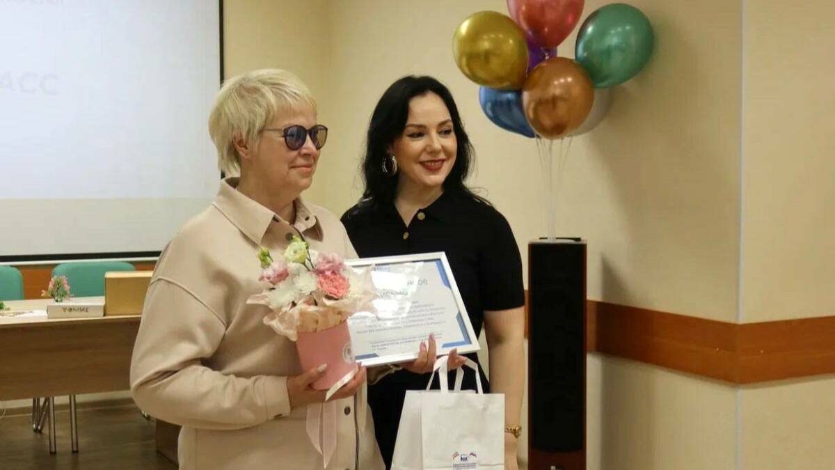Сотрудников Семейного МФЦ в Казани поздравили с профессиональным праздником