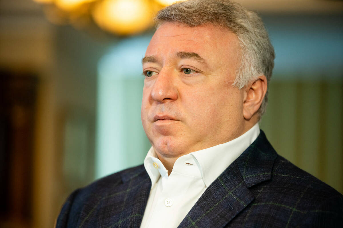 В новом выпуске рубрики «7 вопросов за 7 минут» на телеканале ТНВ Светлана Кадырова задала вопросы предпринимателю, депутату Госдумы Иреку Богуславскому. Разговор затронул историю фонда «Нэфис», помощь фронту и ответственность за выбранный путь.