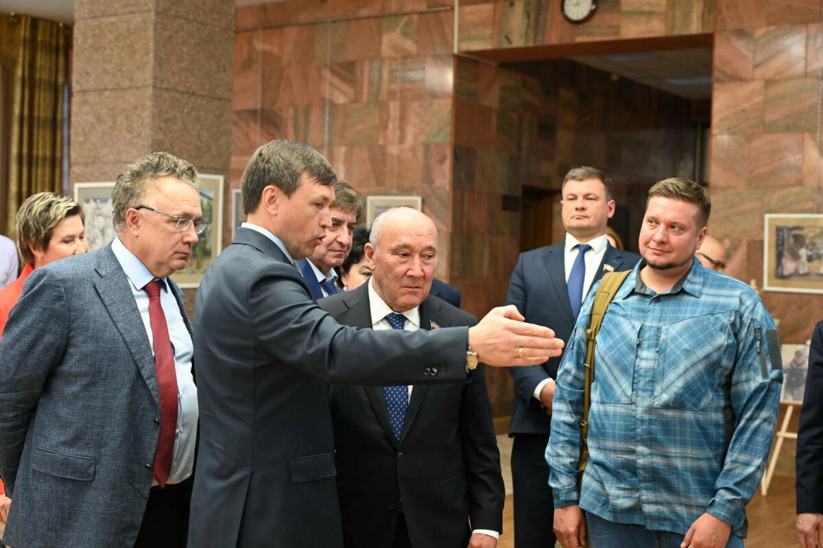 В Госсовете Татарстана представлена фотовыставка о восстановлении Лисичанска и Рубежного