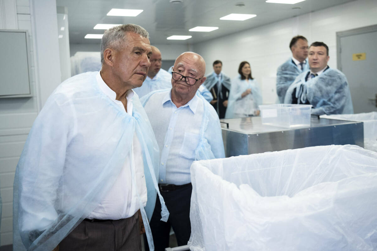 Минниханов ознакомился с площадкой КМИЗ-2 в Лаишевском районе Татарстана