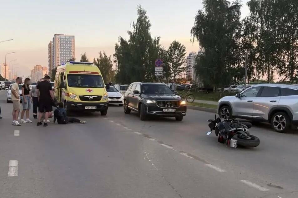 В Набережных Челнах мотоциклистка сбила пешехода, обе пострадавшие госпитализированы