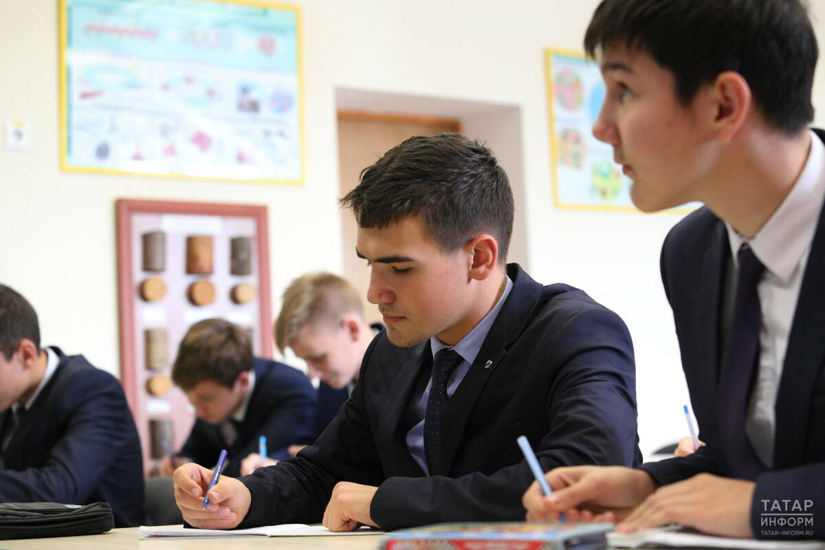 Минпросвещения России уточнило основания для отказа в приеме в 10-й класс