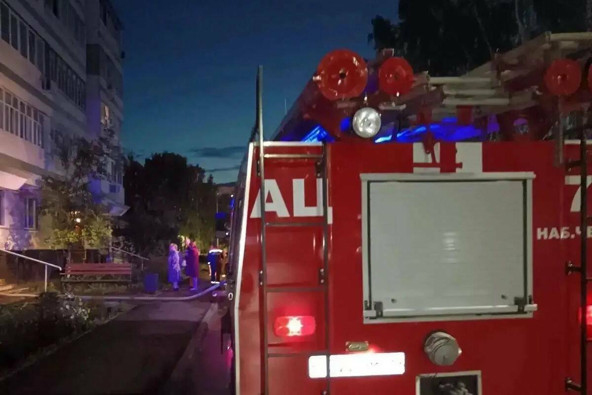 В Казани и Набережных Челнах пожарные спасли двух мужчин из горящих квартир