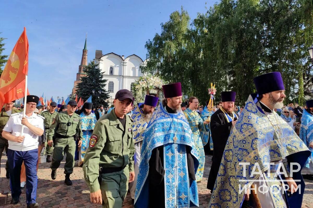 «Она всегда помогает»: в Казани празднуют день Казанской иконы Богородицы