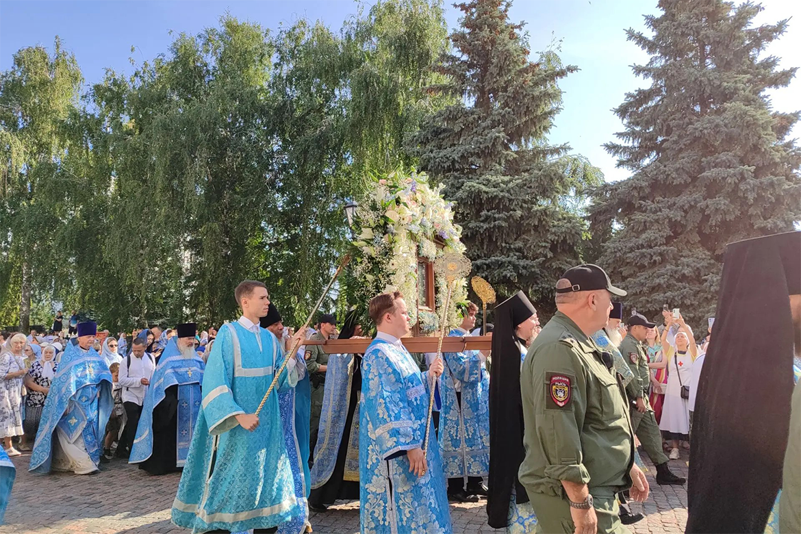 В крестном ходе в Казани приняли участие 7 тысяч человек