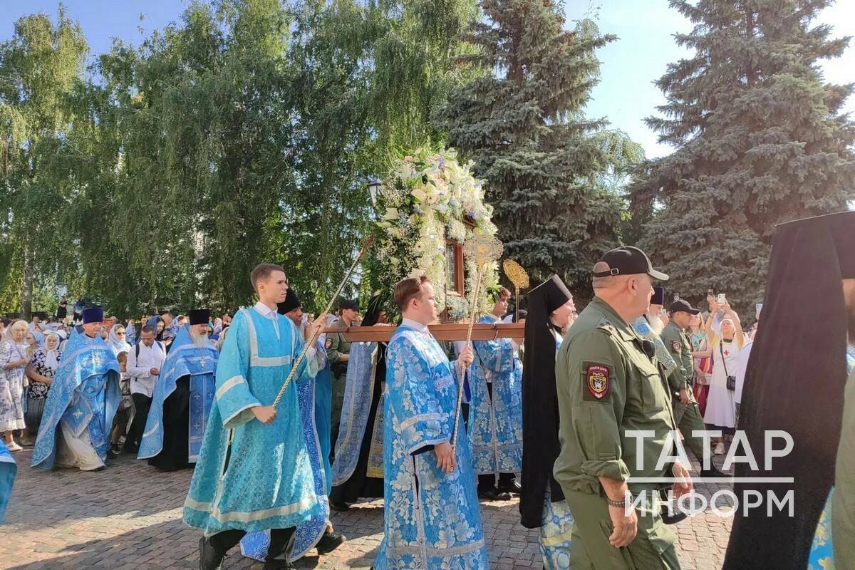 В крестном ходе в Казани приняли участие 7 тысяч человек