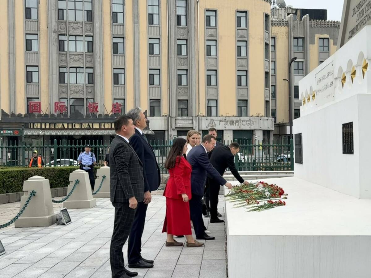 Делегация Татарстана почтила память советских воинов у мемориала в Харбине