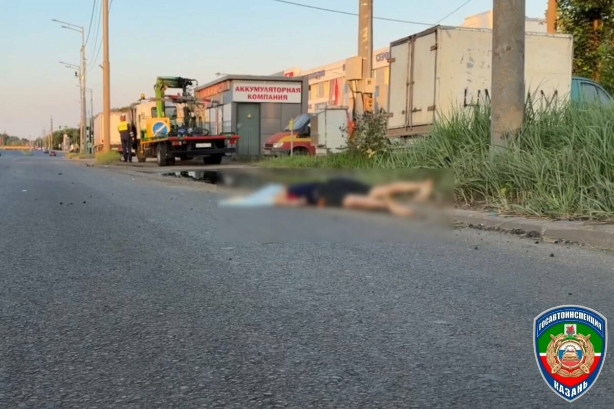 В Казани мужчина на мопеде врезался в фонарный столб и погиб