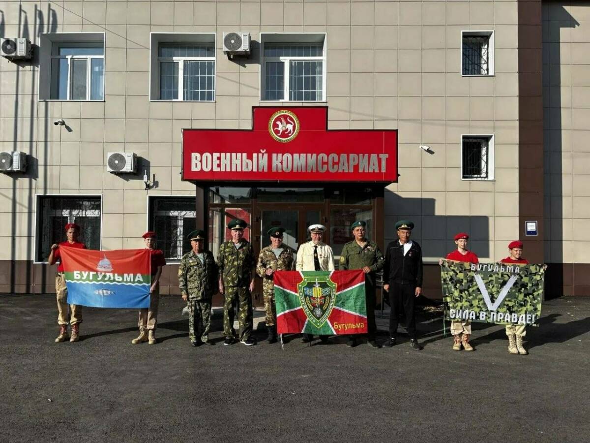 В Бугульме проводили контрактников и наградили ветеранов-пограничников