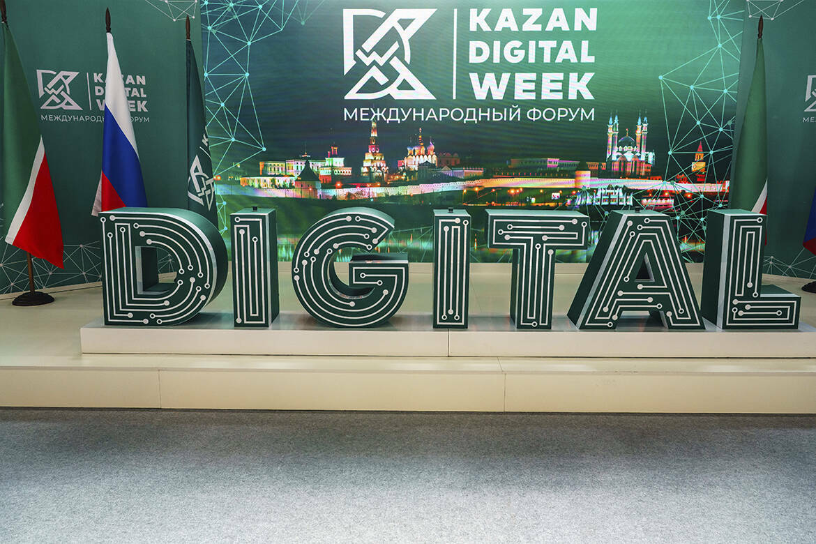 Международный форум Kazan Digital Week в этом году пройдет с 29 по 31 октября в выставочном комплексе «Казань Экспо». Центральной темой станет интеграция сервисов на основе искусственного интеллекта практически во все отрасли экономики. Что будут обсуждать на одном из крупнейших событий по цифровизации в России – в материале «Татар-информа».